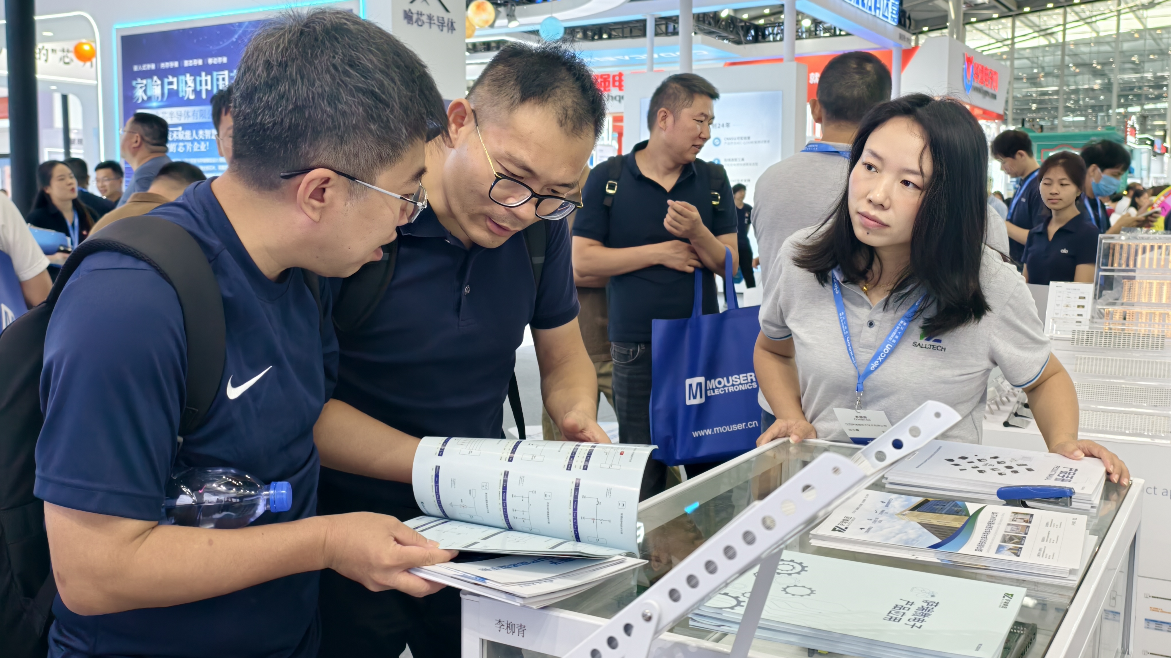 荣耀收官！江西米兰微电子闪耀 2025 深圳电子展并荣获年度大奖